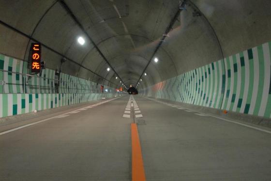 阪神高速8号線　稲荷山トンネル